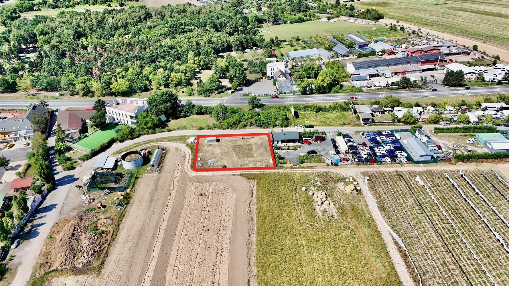 Pronájem komerčního pozemku 1 215 m² – fotografie 2