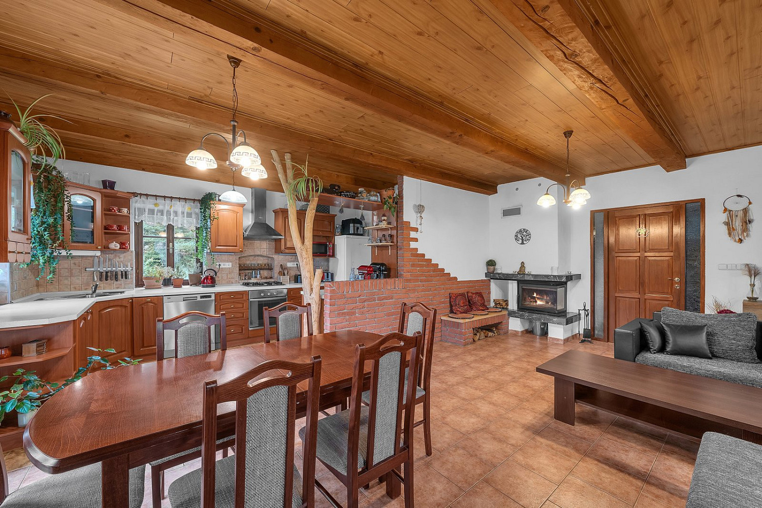 Prodej domu 240 m² s pozemkem 3 820 m² – pohled 4
