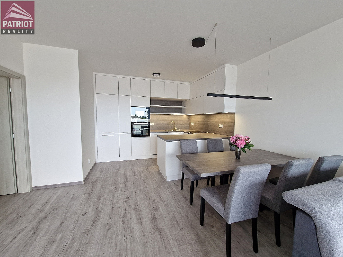 Pronájem bytu 4+kk 126 m² – fotografie 3