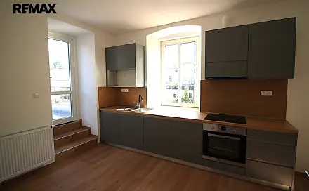 Pronájem bytu 1+kk 32 m², náměstí 1. máje, Chrastava, okres Liberec