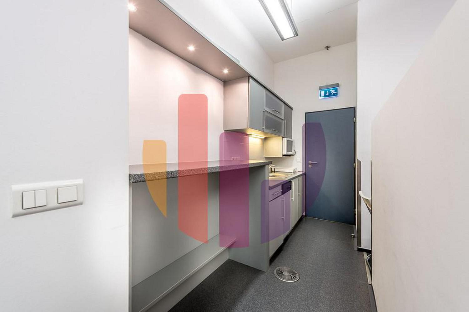 Pronájem kanceláře 247 m² — photo 5