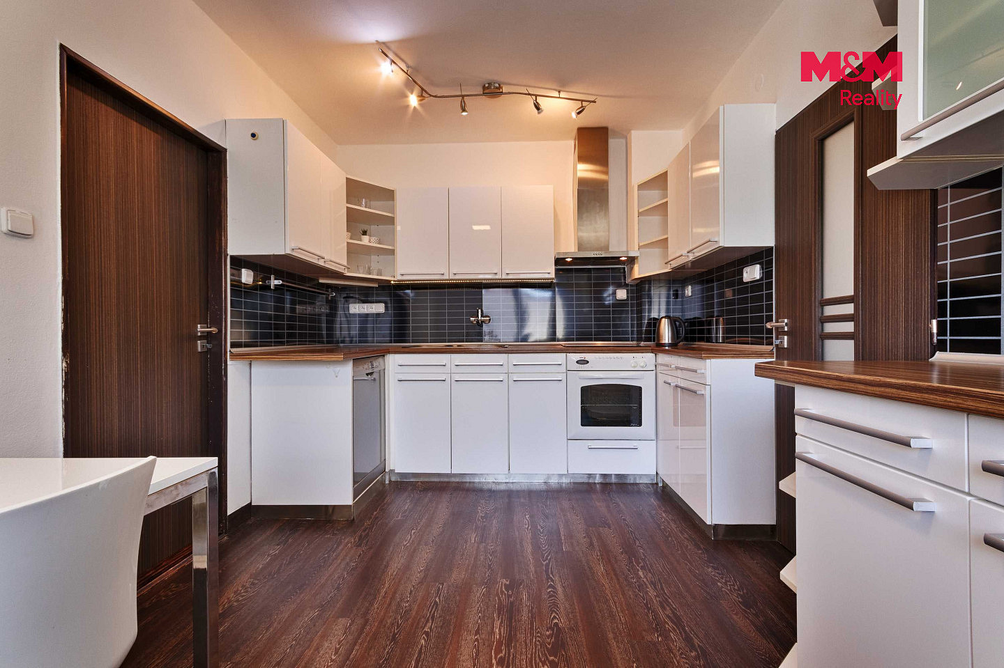 Prodej domu 303 m² s pozemkem 924 m² – fotografie 3