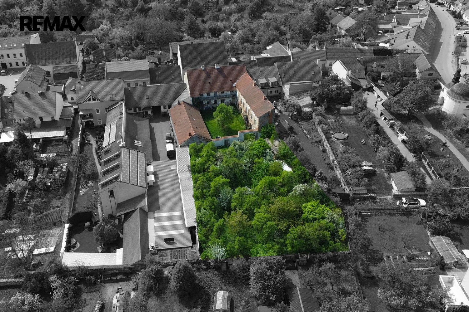 Prodej komerčního objektu (jiného typu) 1 200 m² – fotografie 2