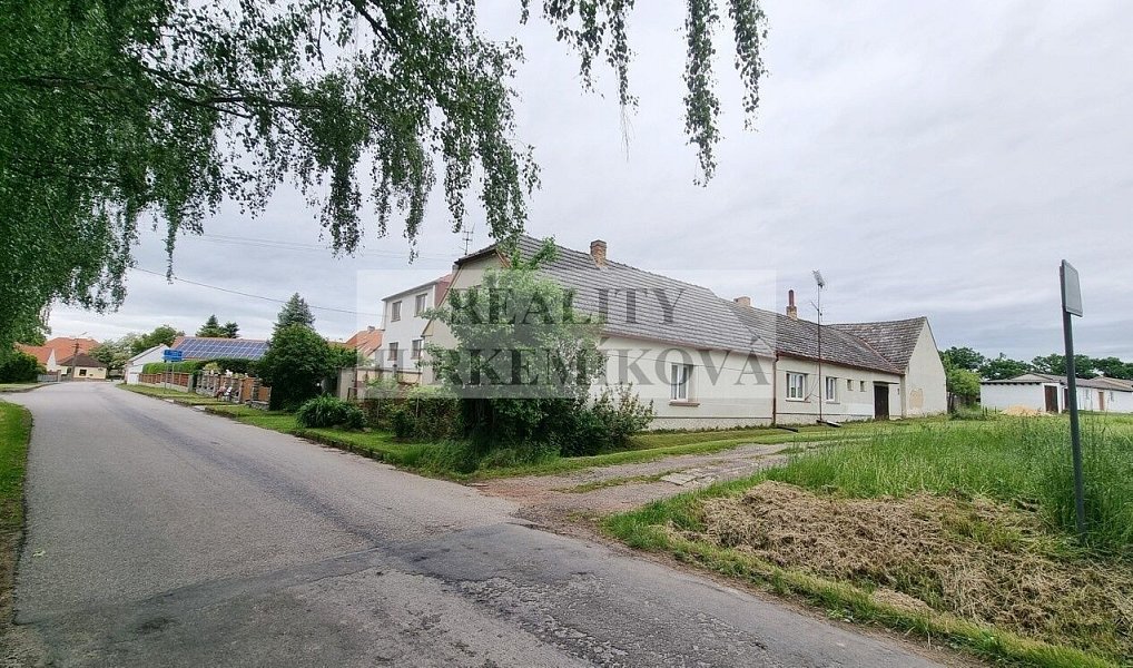 Prodej domu 567 m² s pozemkem 1 333 m², Nákří – náhled fotky 2