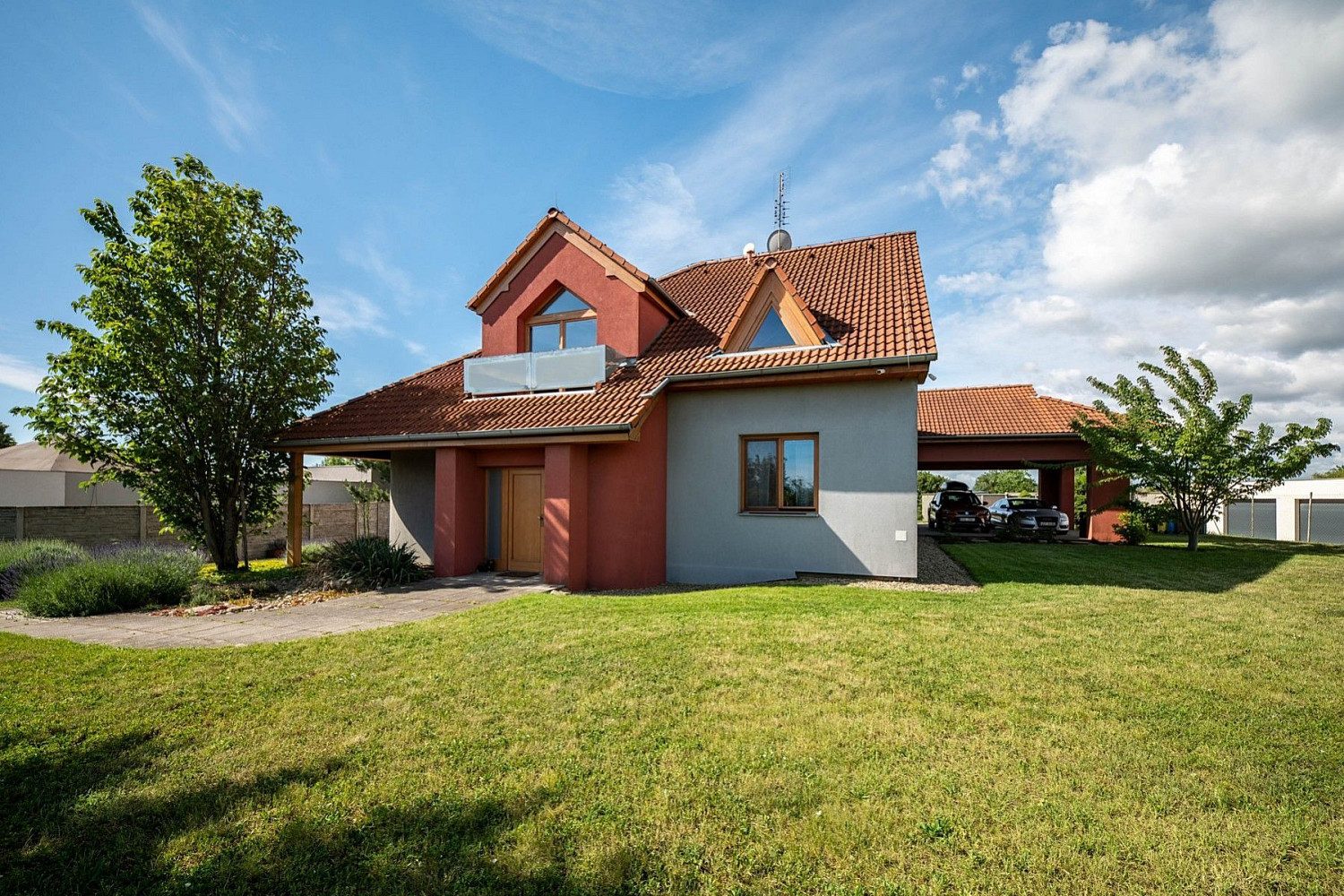 Prodej domu 257 m² s pozemkem 1 691 m² — photo 2