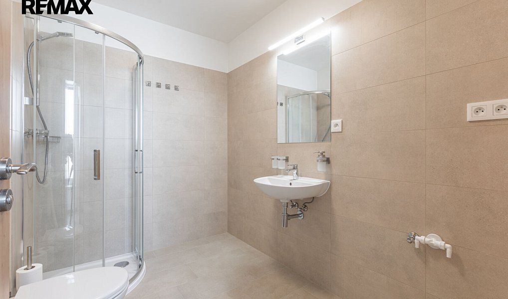 Pronájem domu 107 m² s pozemkem 124 m², Praha – náhled fotky 16