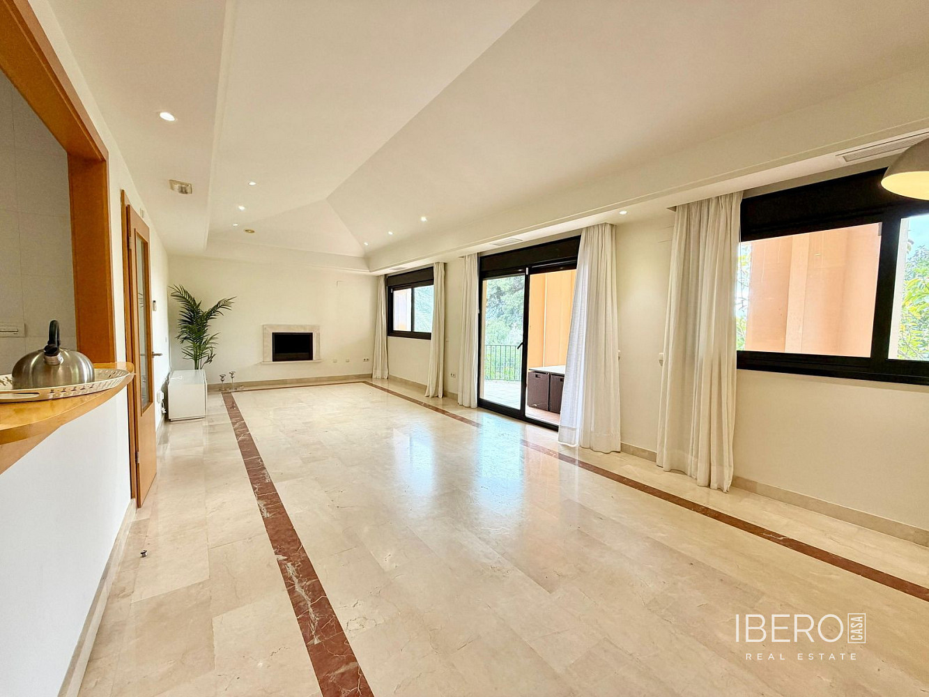 Piso 5+kk – Marbella, Nueva Andalucía - Vista 3