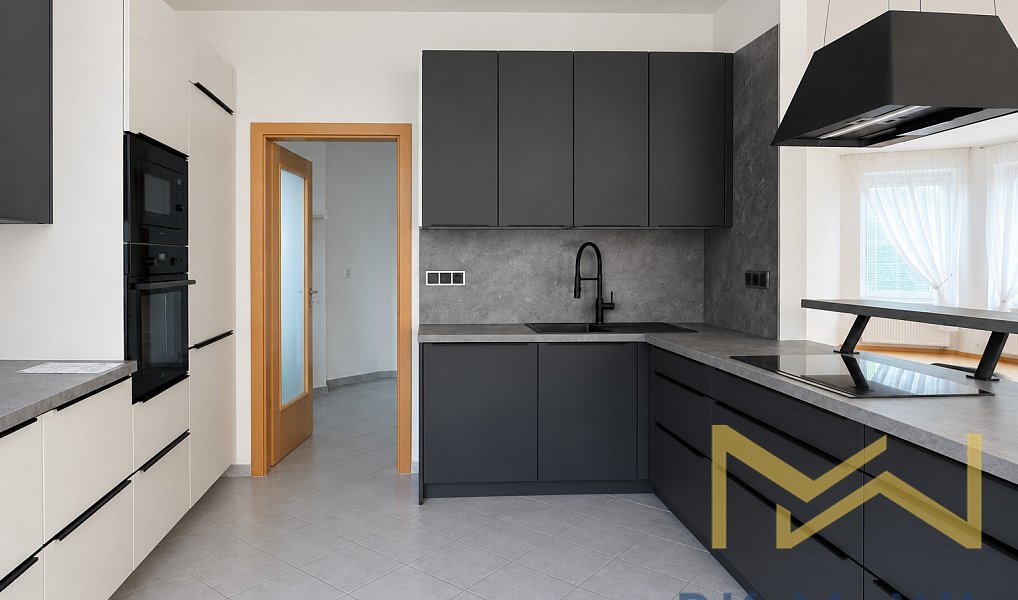 Pronájem domu 336 m² s pozemkem 850 m², Praha – náhled fotky 2