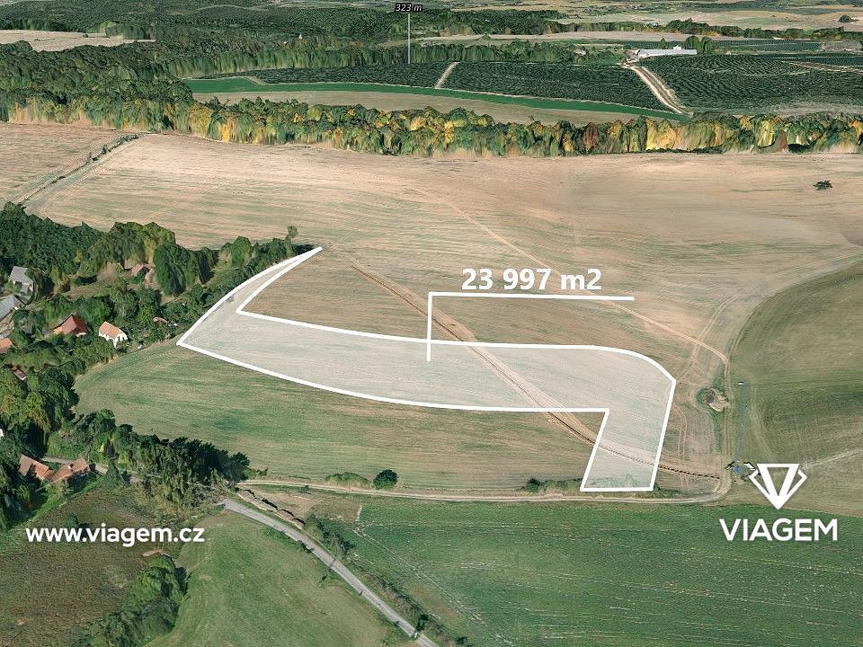 Prodej pole 7 999 m²