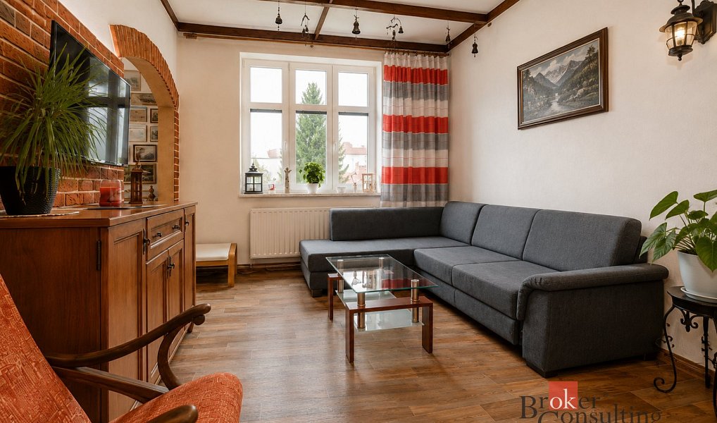 Prodej domu 290 m² s pozemkem 431 m², Hostinné – náhled fotky 8