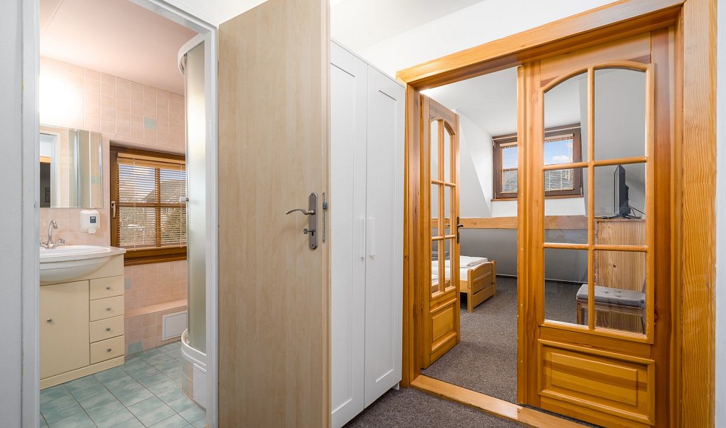 Prodej ubytovacího objektu 280 m², Nový Bor – náhled fotky 8