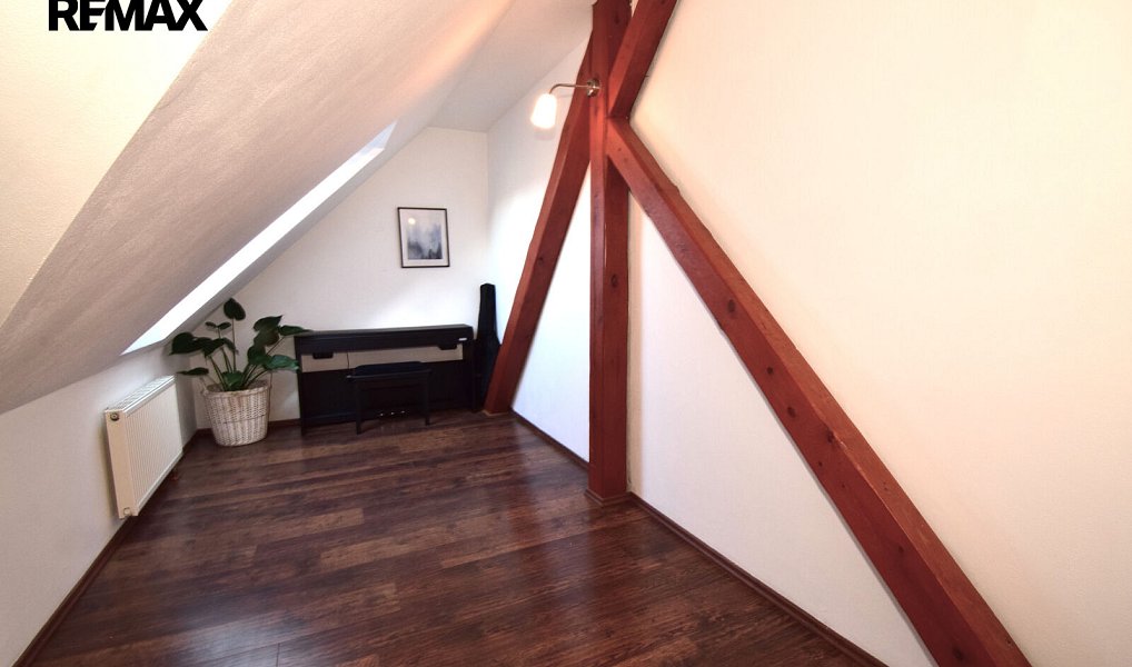 Prodej domu 222 m² s pozemkem 1 115 m², Oslov – náhled fotky 12
