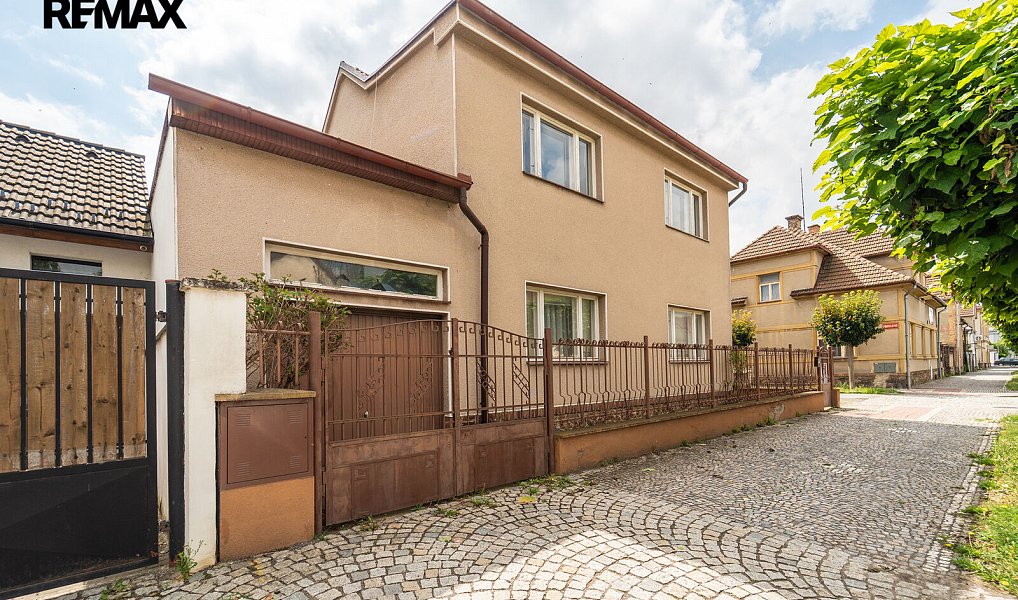 Prodej domu 294 m² s pozemkem 427 m², Pečky – náhled fotky 2