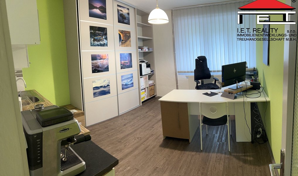 Pronájem obchodních prostor 84 m², Staré Město – náhled fotky 3