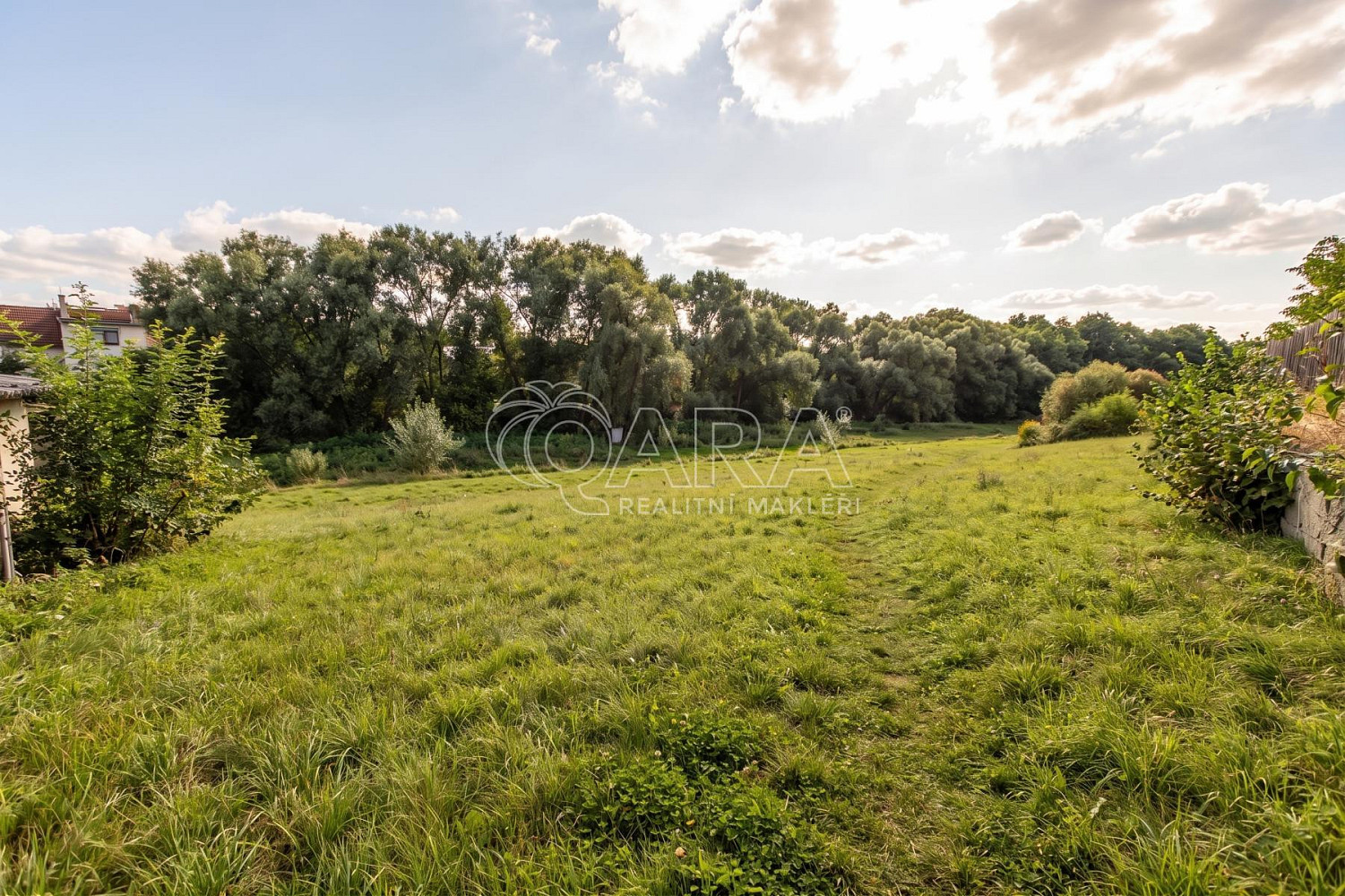 Prodej stavebního pozemku 1 555 m² – fotografie 2
