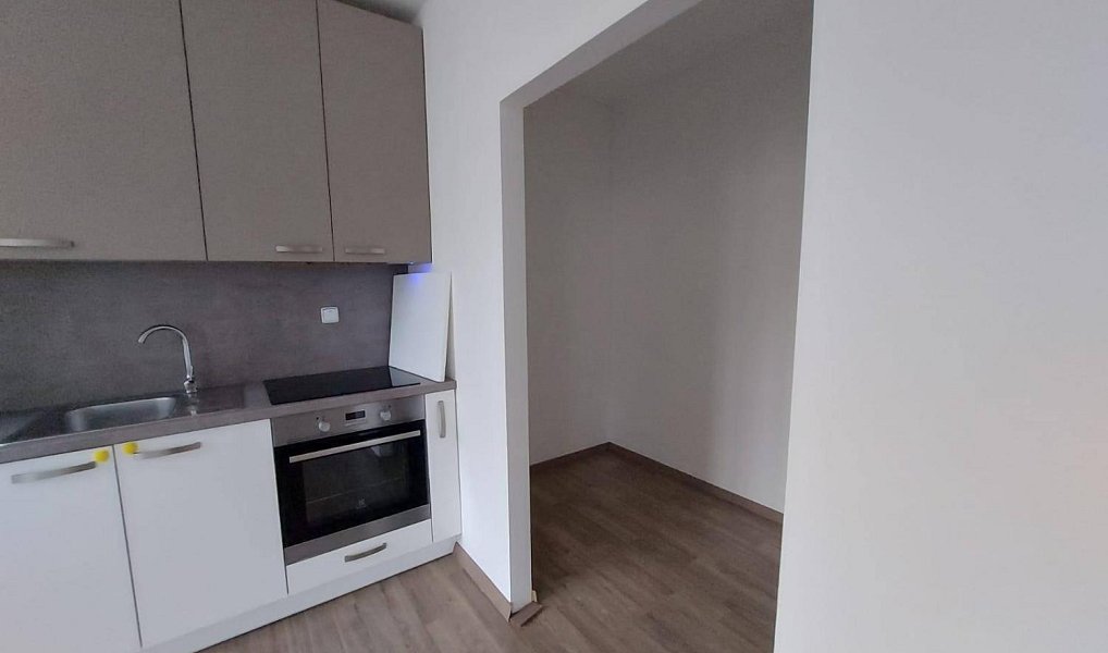 Pronájem bytu 4+kk 90 m², Zlín – náhled fotky 3