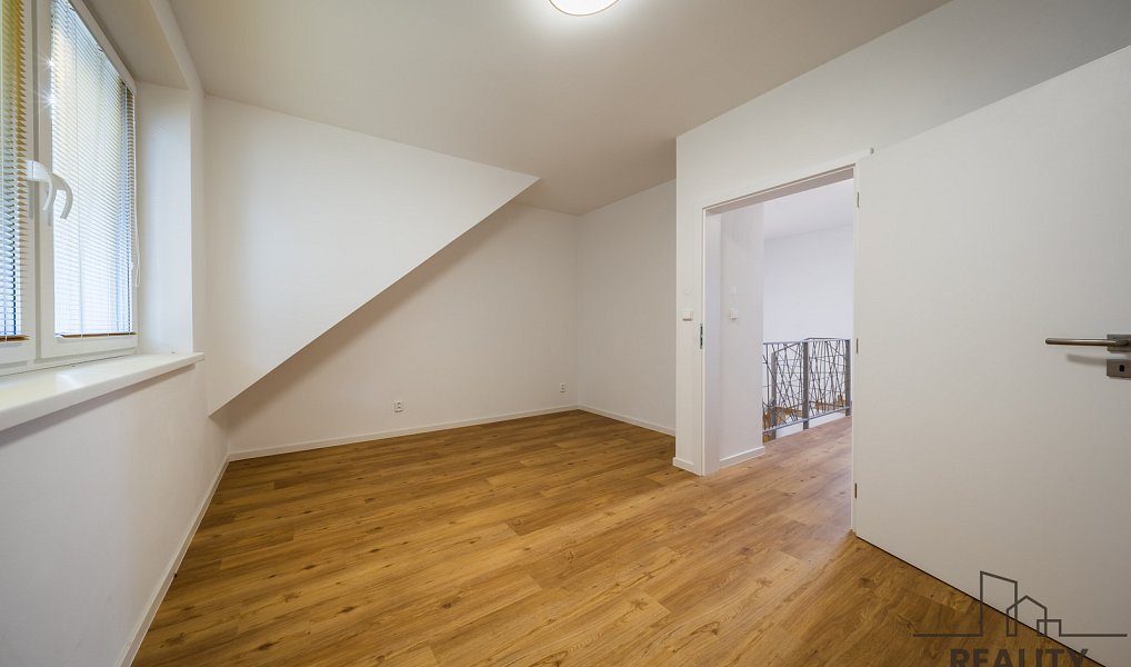 Prodej domu 225 m² s pozemkem 320 m², Vracov – náhled fotky 18