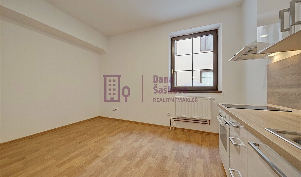 Pronájem bytu 1+kk 16 m², Jindřichův Hradec – náhled fotky 2