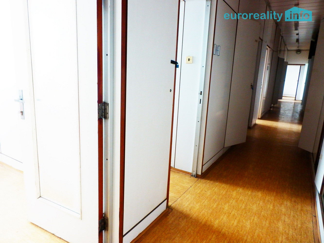 Pronájem obchodních prostor 735 m² – pohled 5