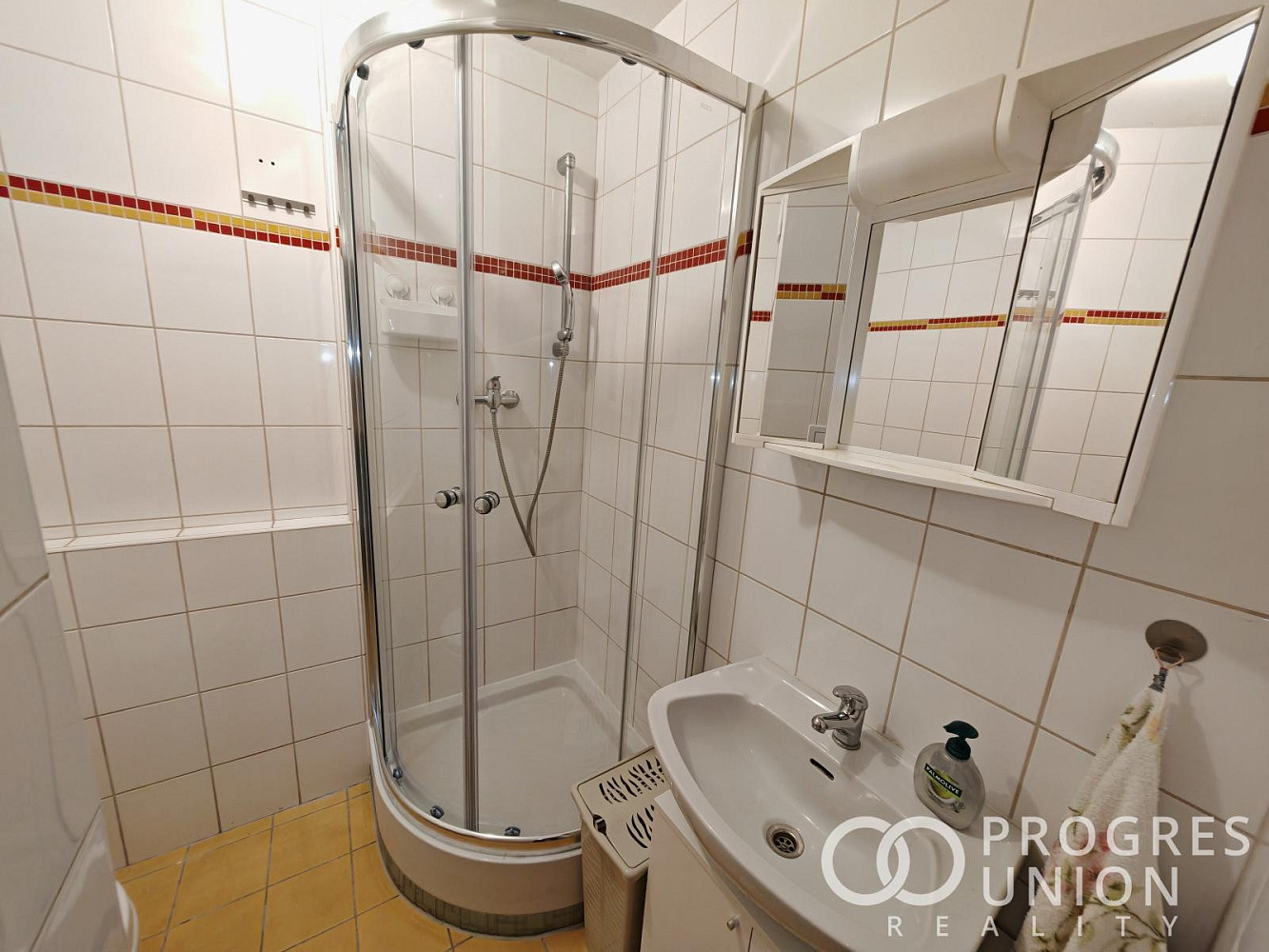 Pronájem bytu 1+kk 28 m² – fotografie 3