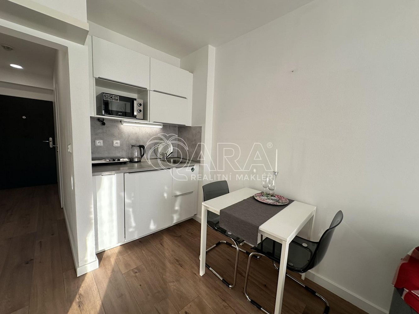 Pronájem bytu 1+kk 23 m² – fotografie 3