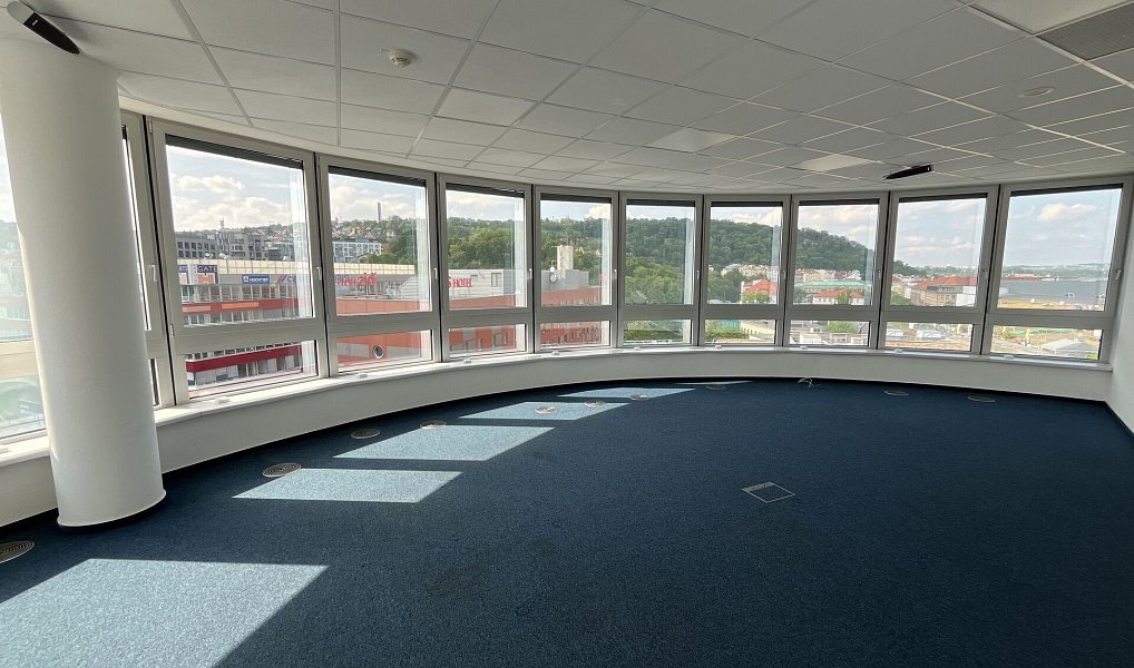 Pronájem kanceláře 1 121 m², Praha – náhled fotky 3