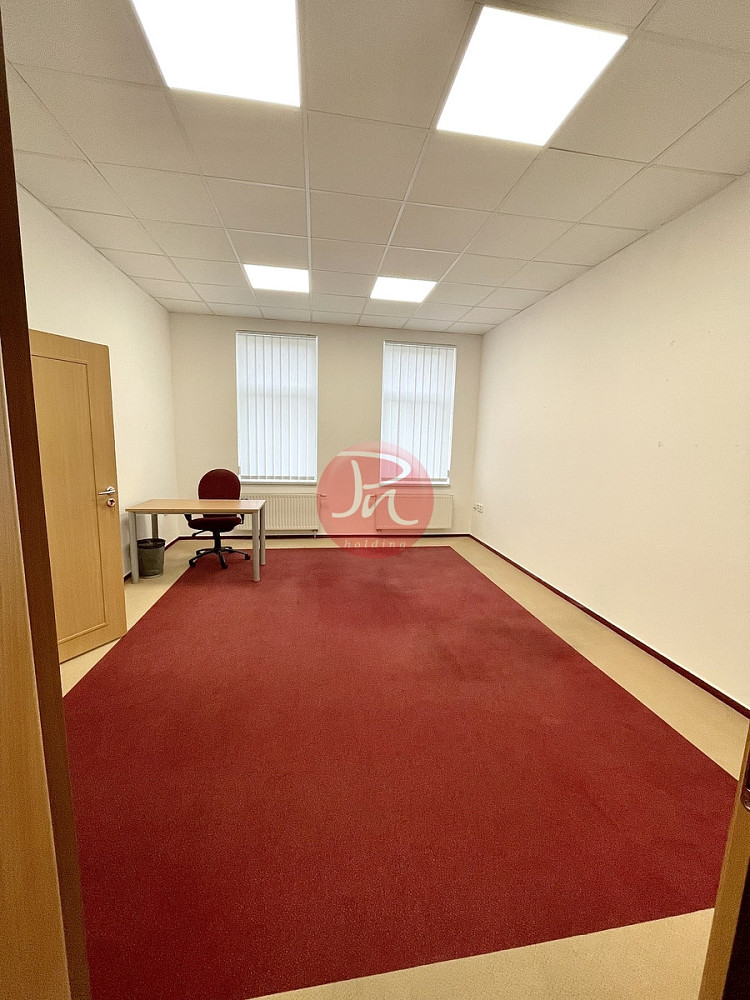 Pronájem kanceláře 161 m² – fotografie 3