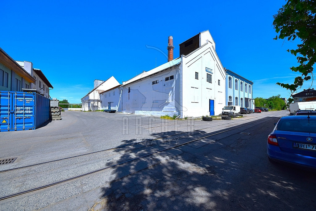 Prodej skladovacích prostor 1 200 m²