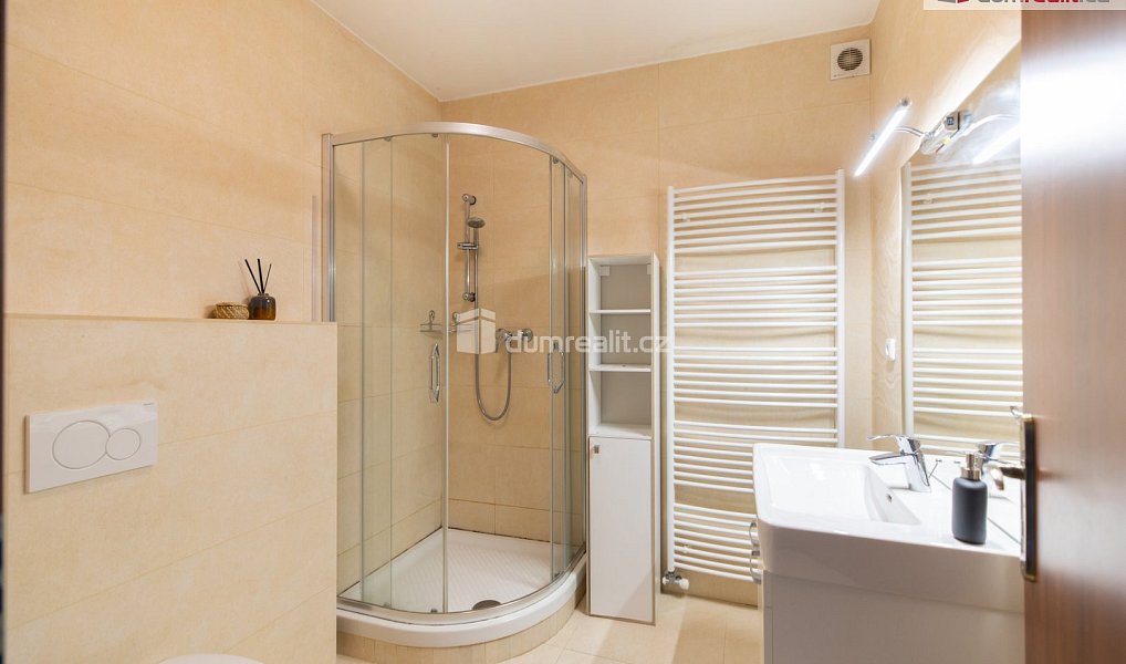 Prodej domu 249 m² s pozemkem 1 050 m², Praha – náhled fotky 10