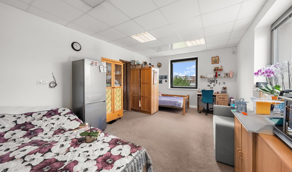 Prodej domu 340 m² s pozemkem 450 m², Jesenice – náhled fotky 7