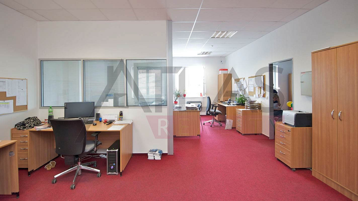 Pronájem skladovacích prostor 1 395 m² – fotografie 4