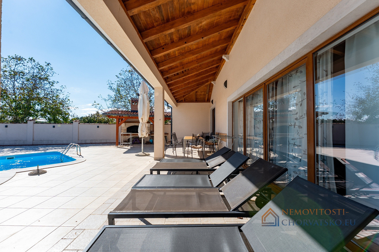 Prodej domu 398 m² s pozemkem 2 253 m² - Aanzicht 4