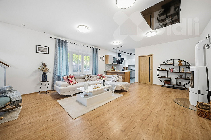 Prodej domu 210 m² s pozemkem 835 m²