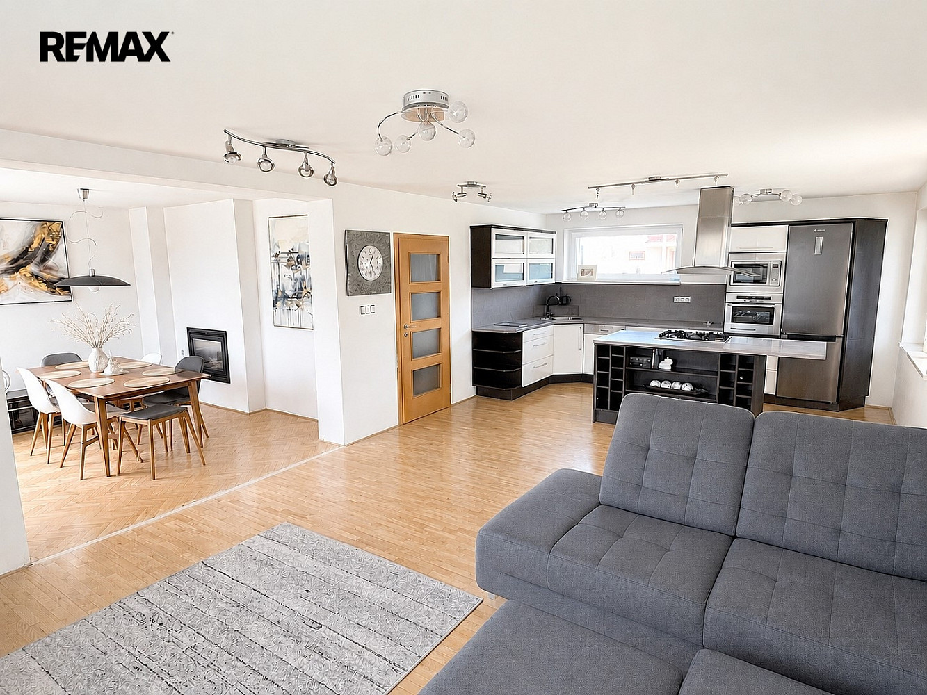 Prodej domu 285 m² s pozemkem 571 m² — photo 2
