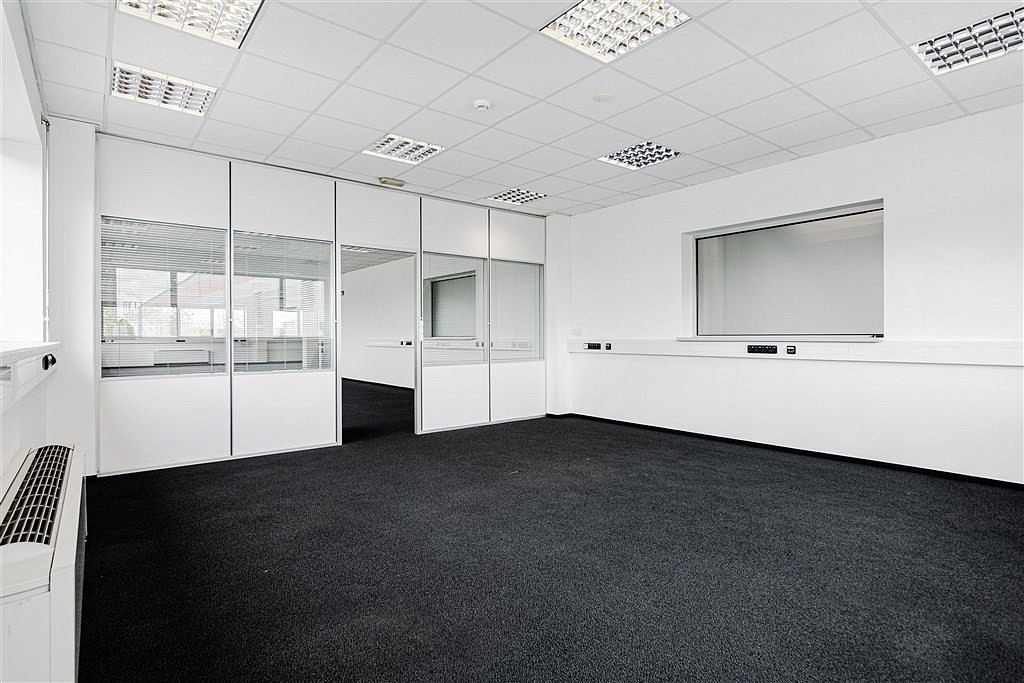 Pronájem kanceláře 257 m² — photo 3
