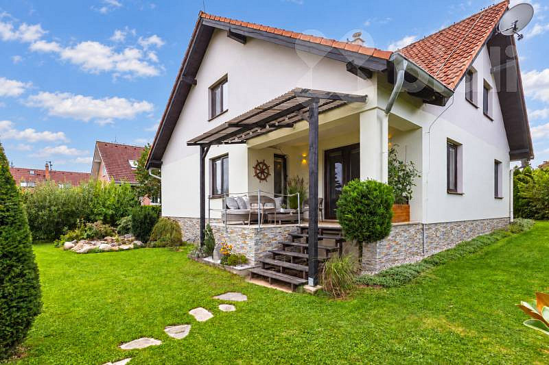 Prodej domu 205 m² s pozemkem 809 m²