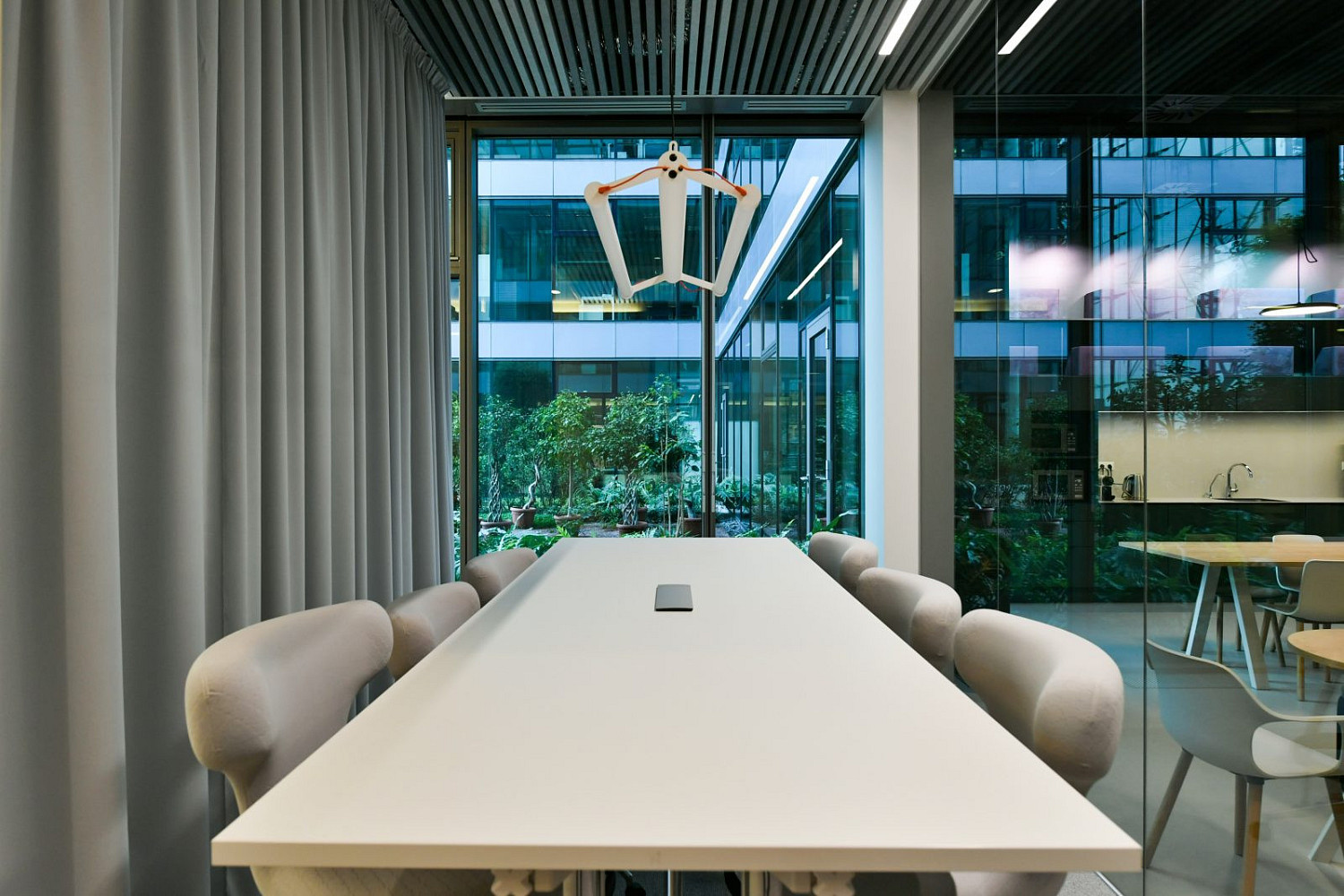 Pronájem kanceláře 937 m² – fotografie 3