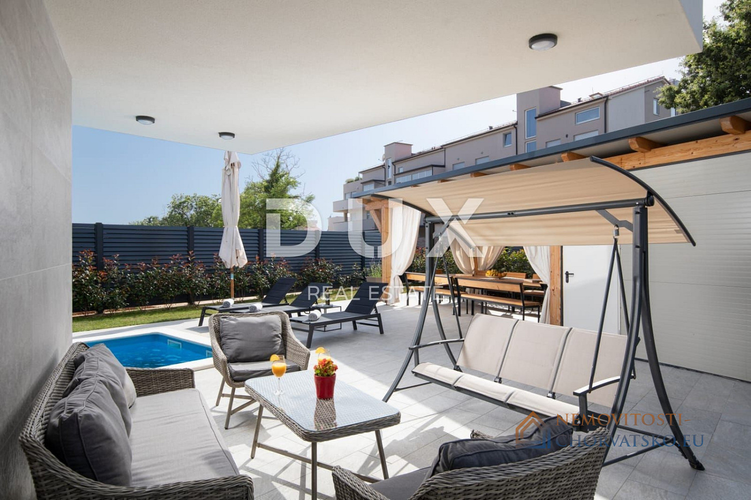 Prodej domu 300 m² s pozemkem 600 m² - Widok 6