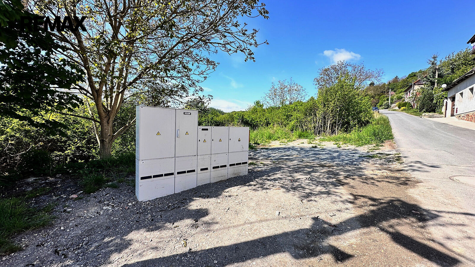 Prodej stavebního pozemku 860 m² – fotografie 2