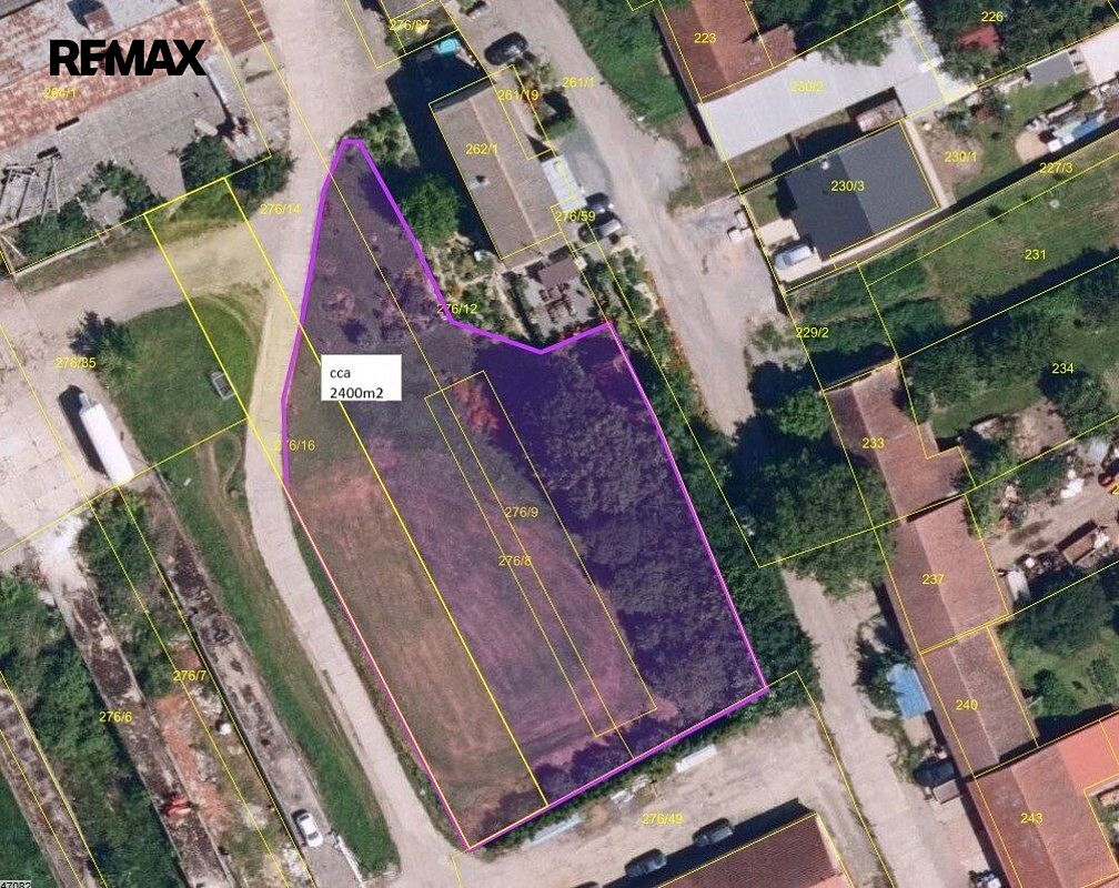 Prodej komerčního pozemku 1 900 m²