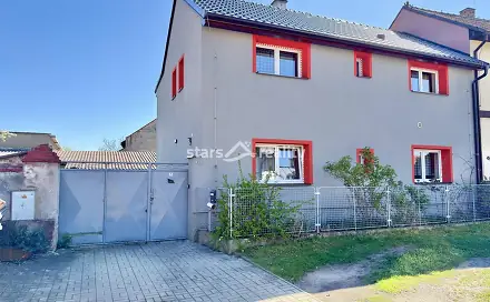 Prodej domu 179 m² s pozemkem 414 m², Kozomín, okres Mělník