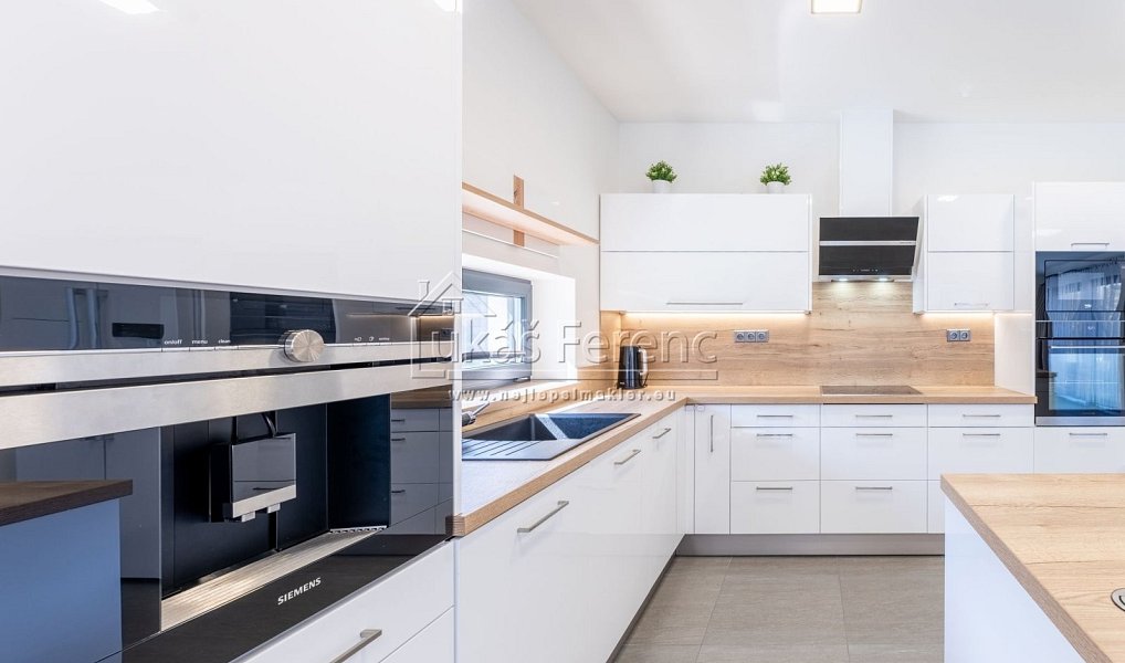 Prodej domu 221 m² s pozemkem 1 950 m², Unhošť – náhled fotky 8