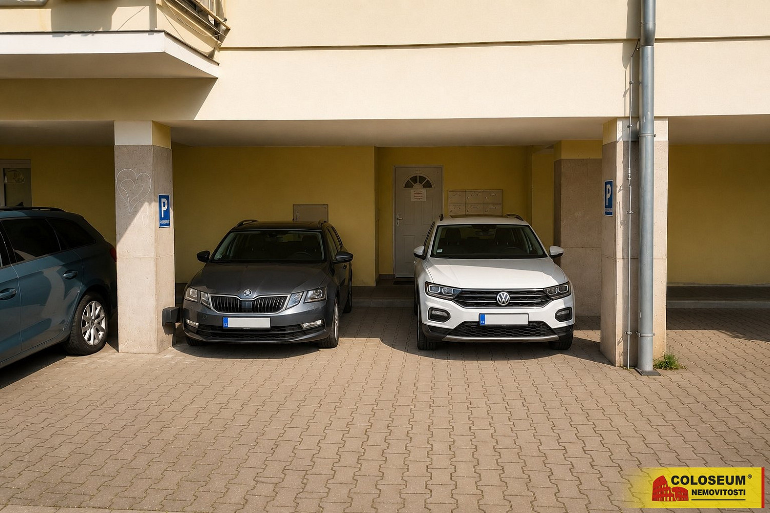 Brno - Šlapanice, pronájem polokrytého parkovacího stání, 60 m2 - parkovací stání – fotografie 2
