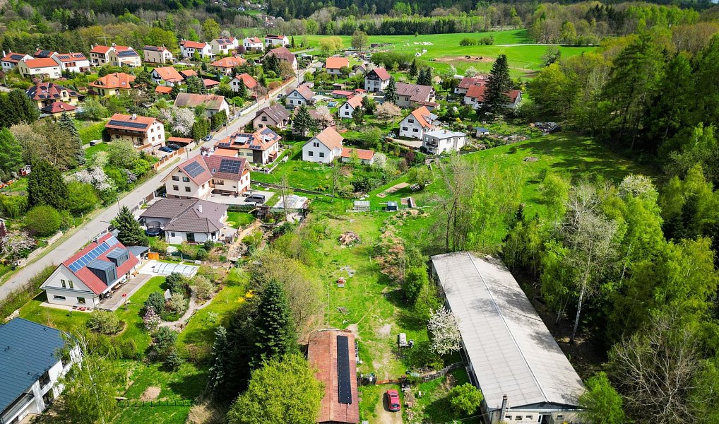 Prodej stavebního pozemku 1 878 m², Velké Popovice – náhled fotky 5