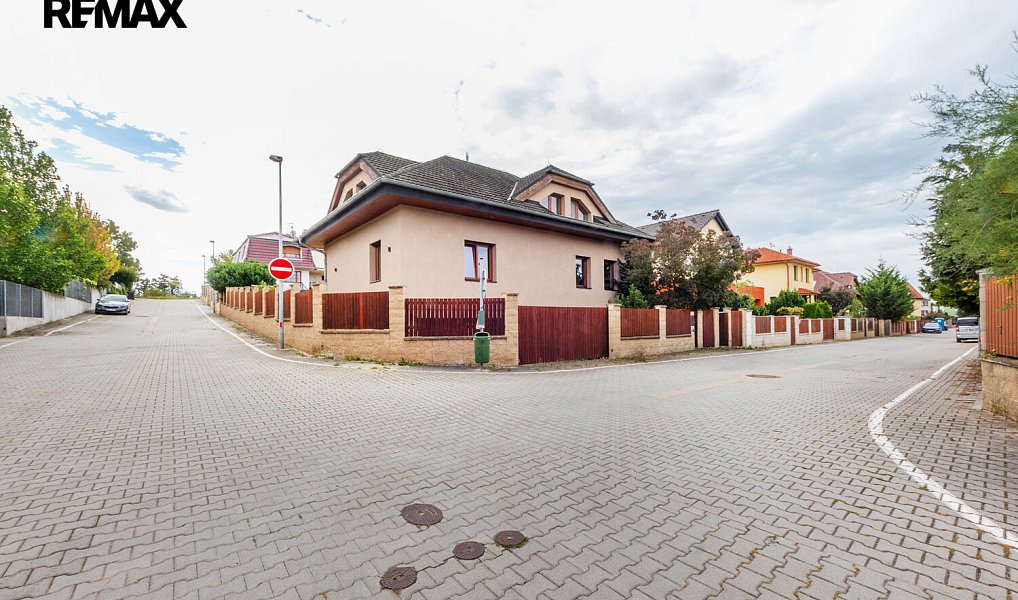Prodej domu 300 m² s pozemkem 652 m², Praha – náhled fotky 3
