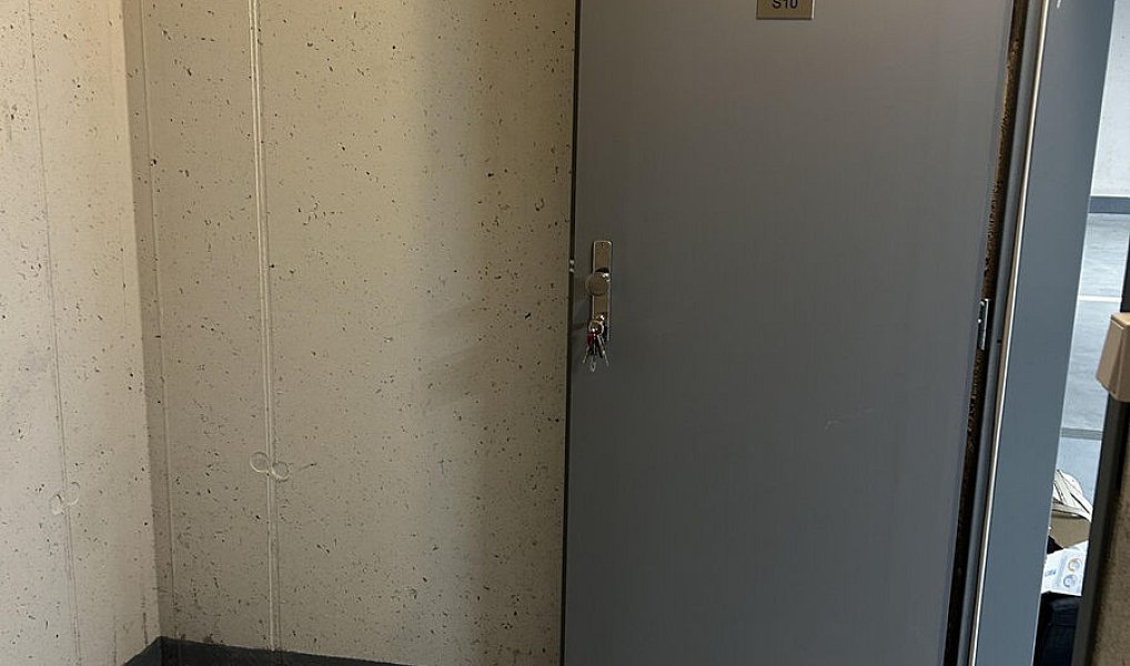 Pronájem garážového stání 15 m2 + skladu 4,5 m2, ul. Mechačkova, Praha - Pitkovice, Praha – náhled fotky 2