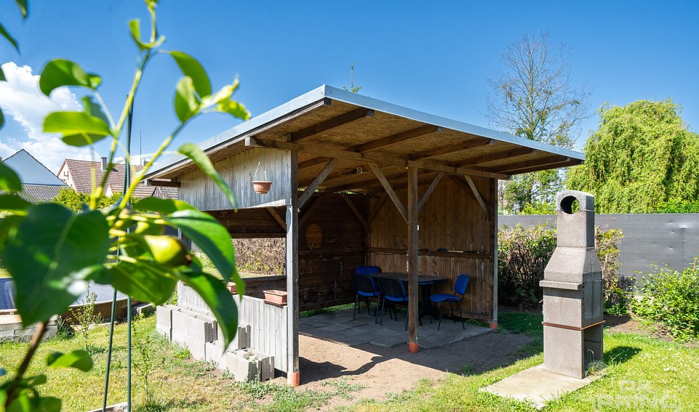 Prodej domu 240 m² s pozemkem 1 032 m², Tišice – náhled fotky 11