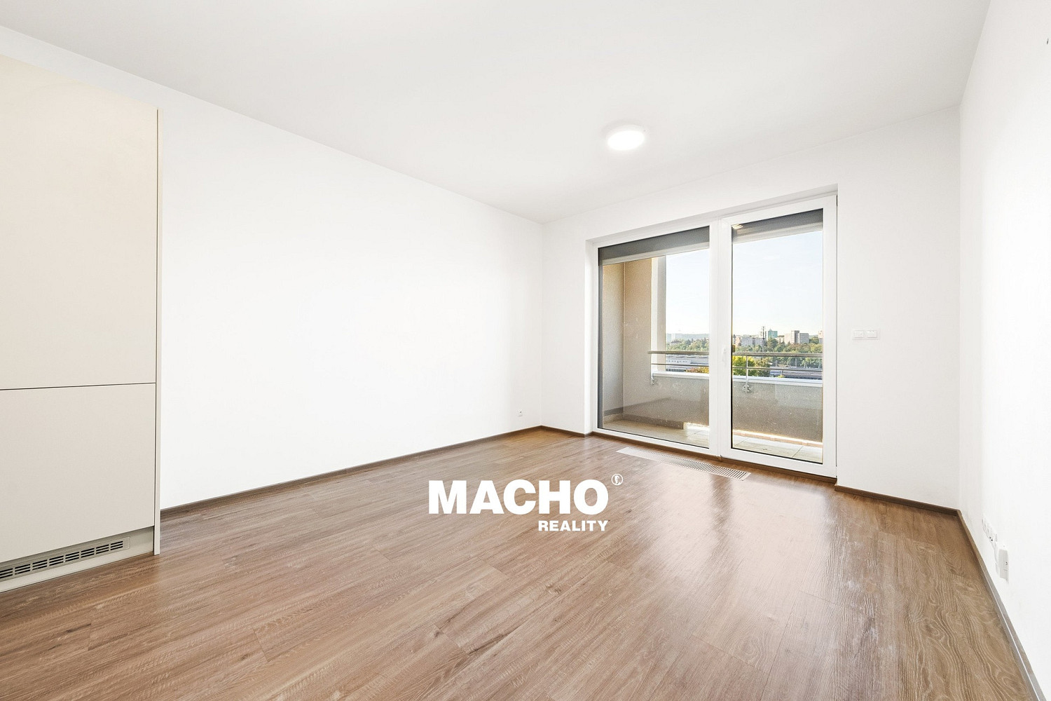 Pronájem bytu 1+kk 33 m² – fotografie 2
