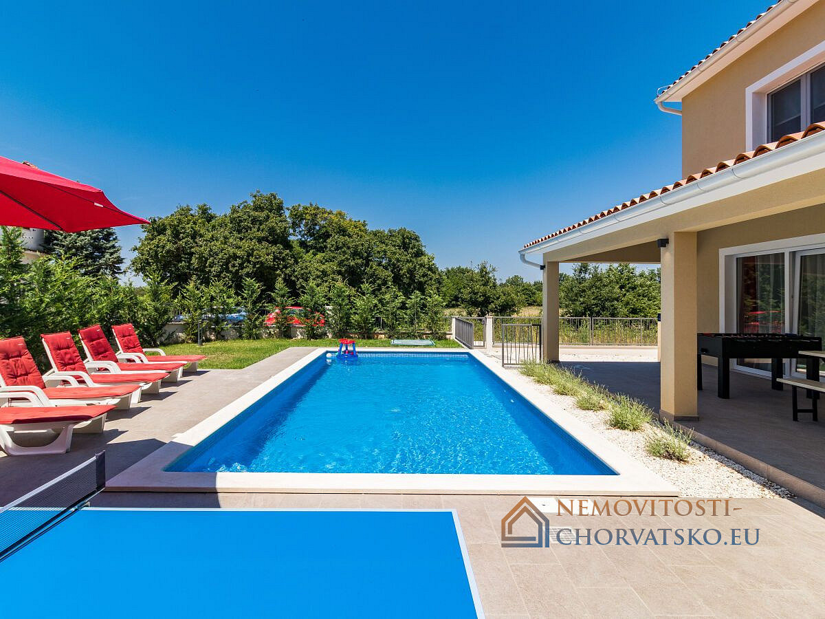 Prodej domu 220 m² s pozemkem 615 m² - Widok 5