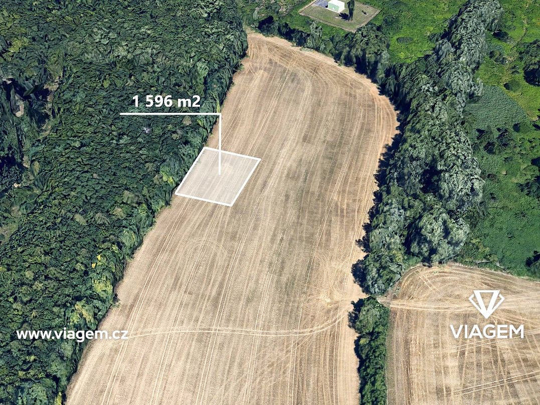 Prodej pole 1 596 m²